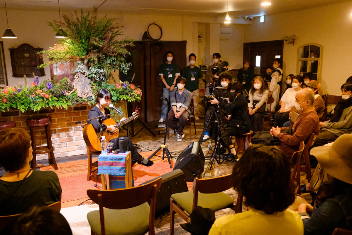 2022年久々の有観客開催＋オンライン配信（at恵文社COTTAGE）photo by soichiro yamashita